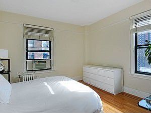 4th image of 150 E 93rd St APT 10E