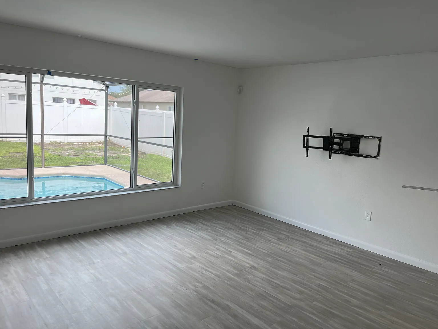 5 bed, 2.5 bath, 2907 sqft, $3,200 — Photo 3
