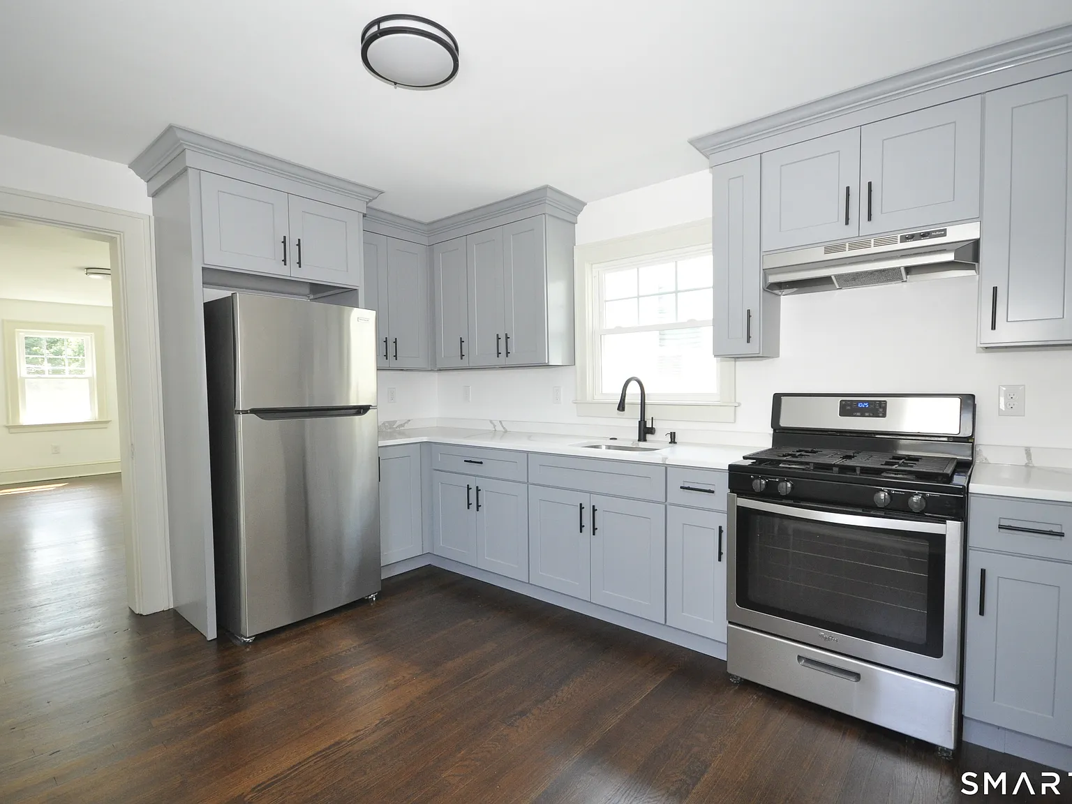 3 bed, 1.0 bath, 1100 sqft, $2,350 — Photo 3