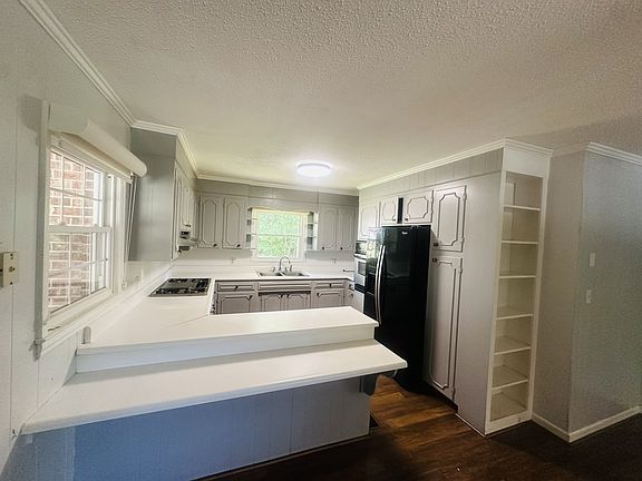 3rd image of 200 Ridgecrest Cir