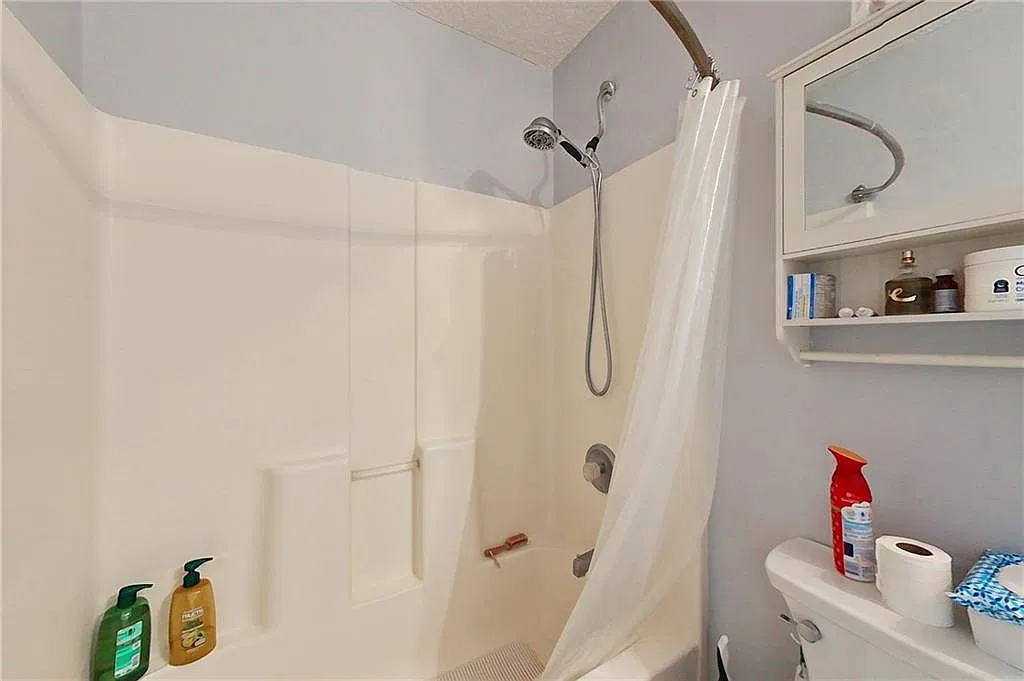 3 Bed 2 Bath Half Duplex - Creekside Oaks Neighborhood — Photo 3