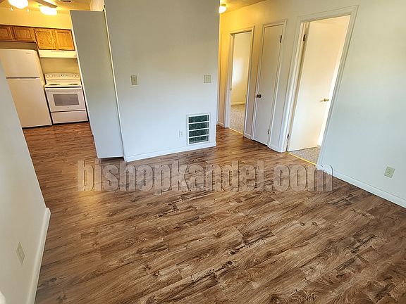 3rd image of 1117 Linden Ave