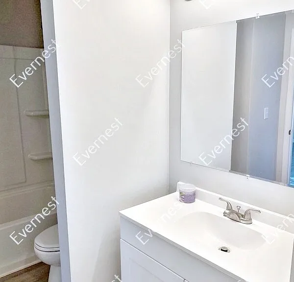 1801 SE 3rd St — Photo 5