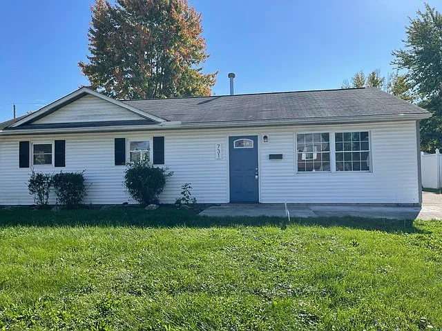 3 bed, 1.0 bath, 1144 sqft, $1,450 — Photo 1