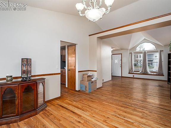4th image of 8758 Alpine Valley Dr