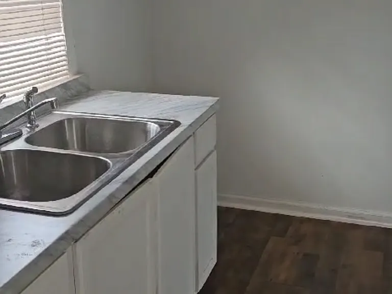 3309 Broadway Ave — Photo 5