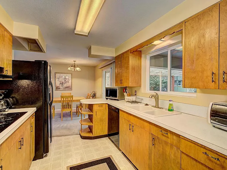 3411 W Hillcrest Dr — Photo 19
