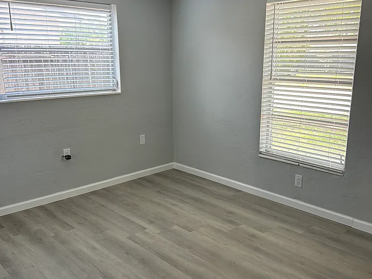 7517 Hollyridge Dr — Photo 6