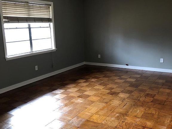 4th image of 1261 Garden Dr