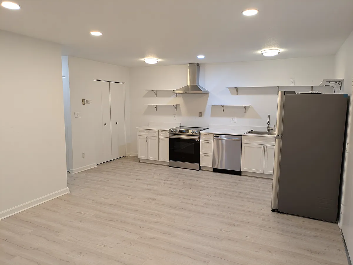 Building Photo - 850 W Moorhead Cir #3A