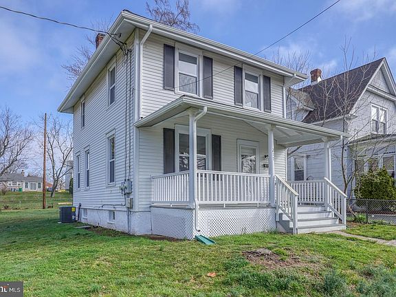 4th image of 217 & 217-1/2 E Christian St