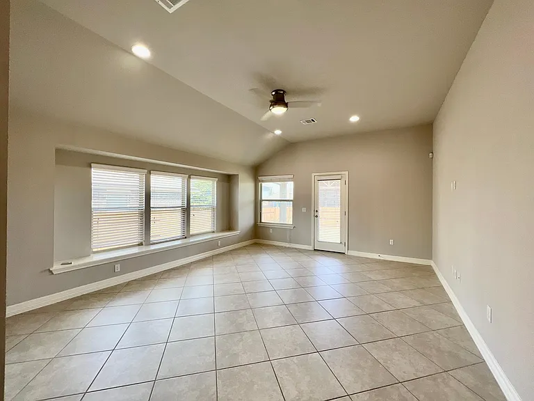 7217 Garnet Mill Ln — Photo 2