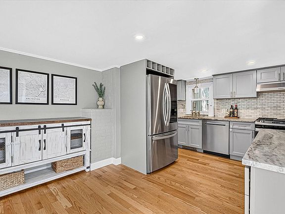 5th image of 72 Bonnie Brier Cir