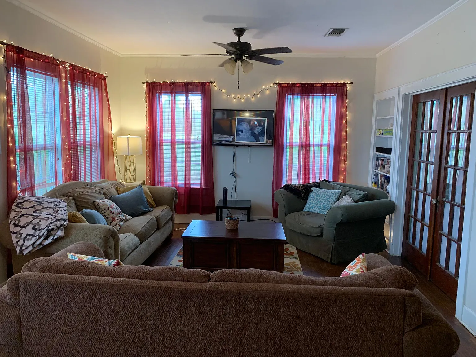1106 Woodward Ave — Photo 2