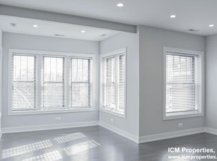 2882 N Clark St #3E, Chicago, IL 60657