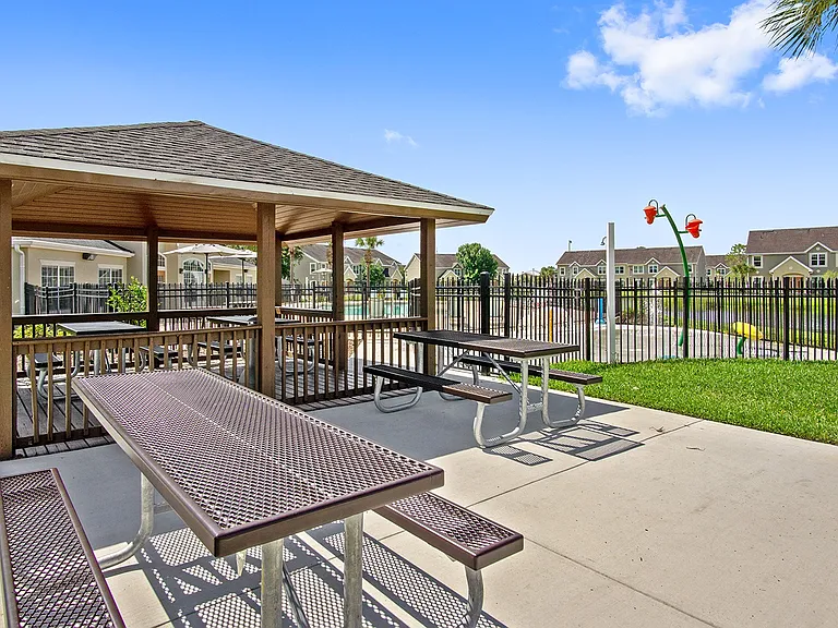 Seven Palms Apartments — Photo 7