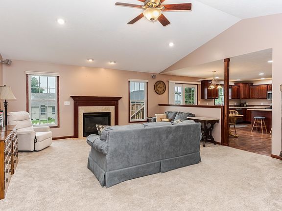 5th image of 208 Whitetail Ln