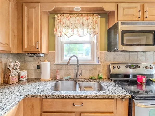 73 Catalpa Ter, Springfield, MA 01119