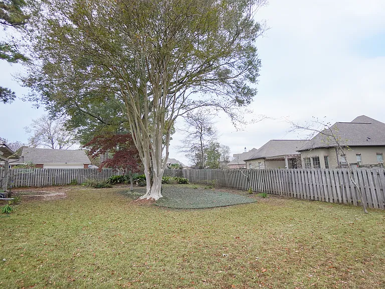 325 Mockingbird Ln — Photo 3