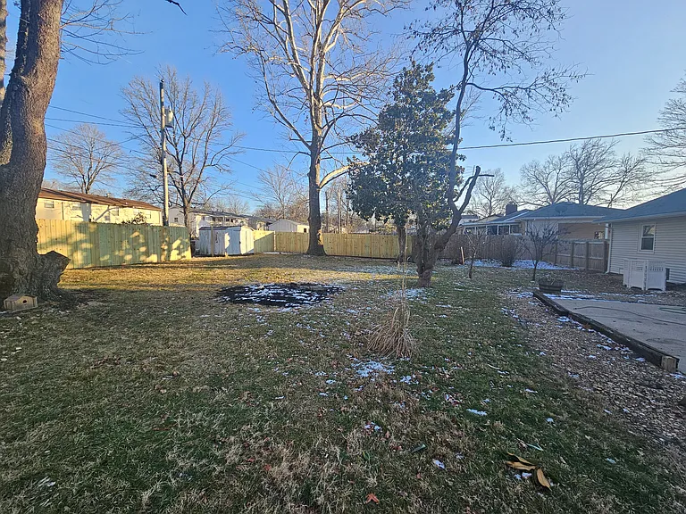 1310 S River St — Photo 26
