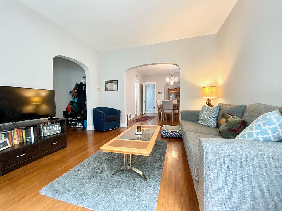 1st image of 2124 W Berteau Ave #1