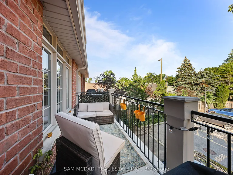 95 Kerr St W #2 — Photo 30