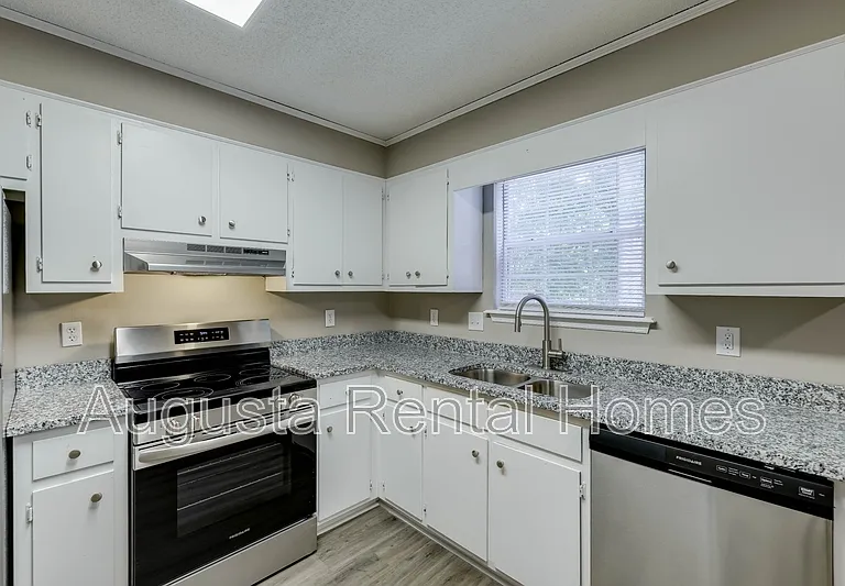 146 Chalet North Ct #146 — Photo 13