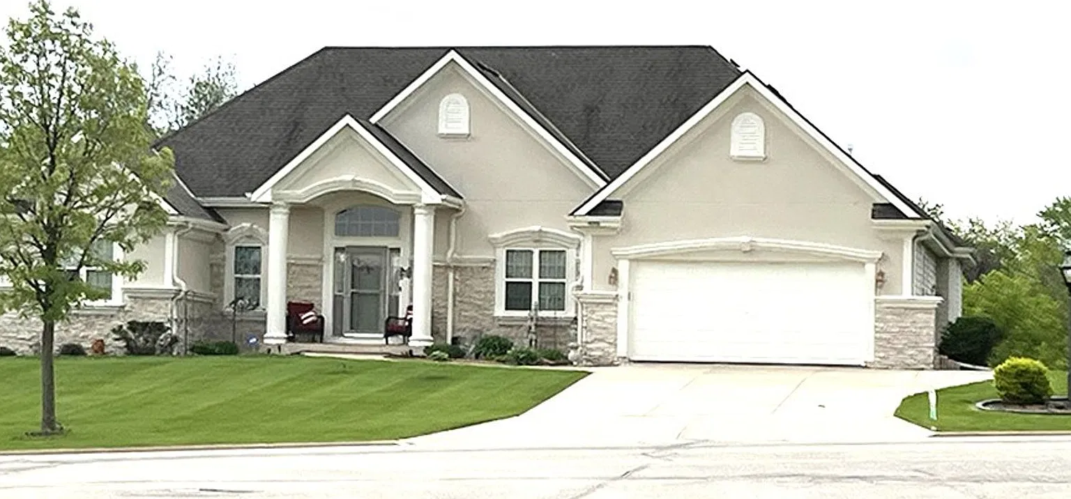 4 bedroom Franklin Single Family — Photo 1