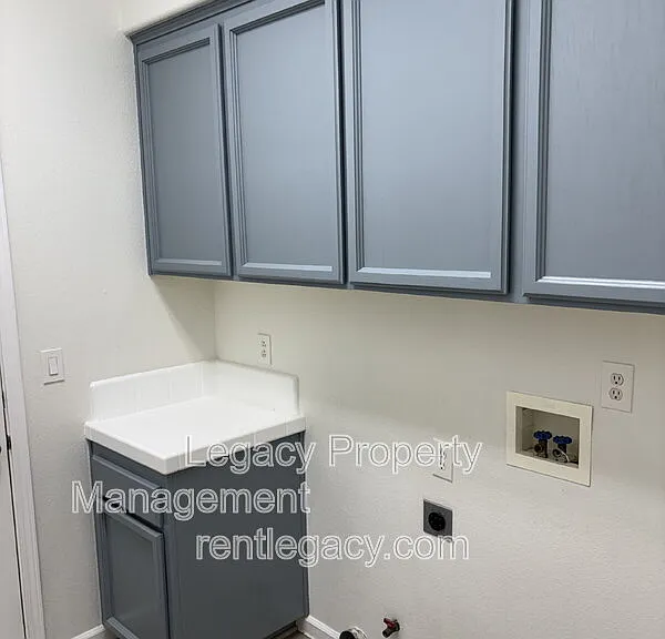 3031 Daggett Dr — Photo 16