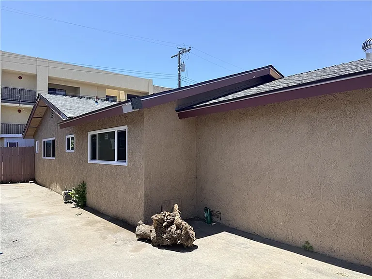 4224 1/2 La Rica Ave — Photo 15