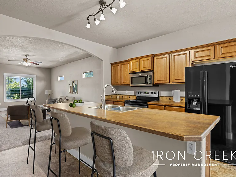 10709 W Wasdale Dr — Photo 6