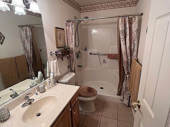 4th image of 458 Woodside Rd