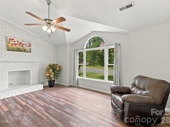 5th image of 3000 Faircroft Way