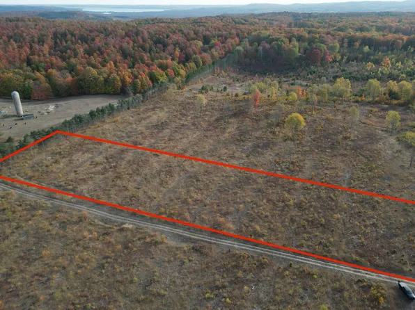 A2 E Kasson Rd #A2, Maple City, MI 49664