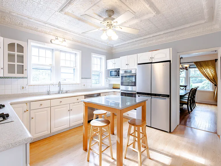 22 Serafin Pl — Photo 2