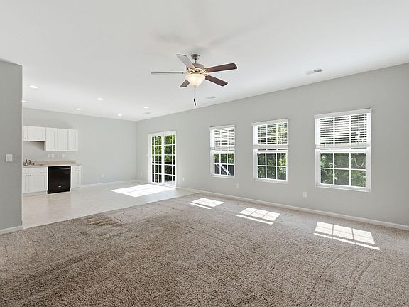 5th image of 161 Stephen Dr