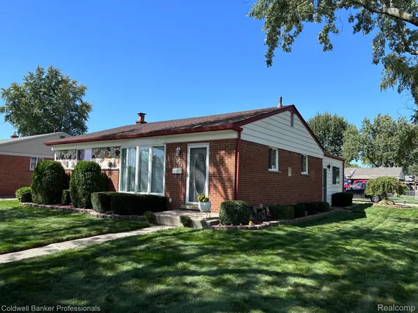 21443 Parkway St, Saint Clair Shores, MI 48082