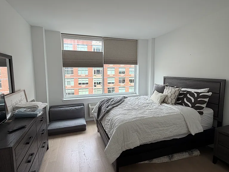 1400 Hudson St #416 — Photo 6