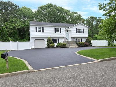 33 ROOSEVELT Avenue, Selden, NY, 11784