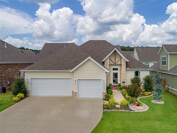 3rd image of 4760 W Canyon Run Dr