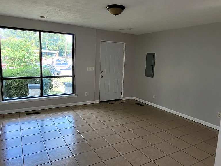 2310 W Broadway #1 — Photo 8