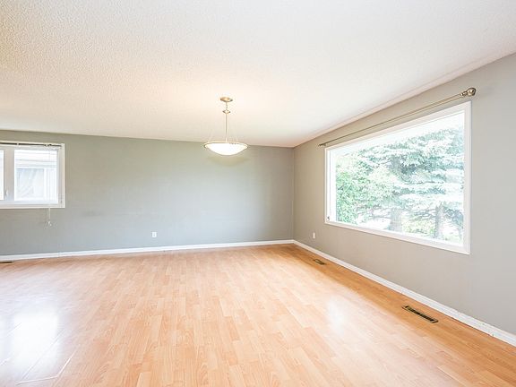5th image of 7543 149a Ave NW