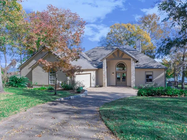290 Harbor Run Dr, Coldspring, TX 77331