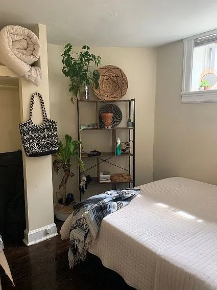 Arts and Crafts Apartments — Photo 14