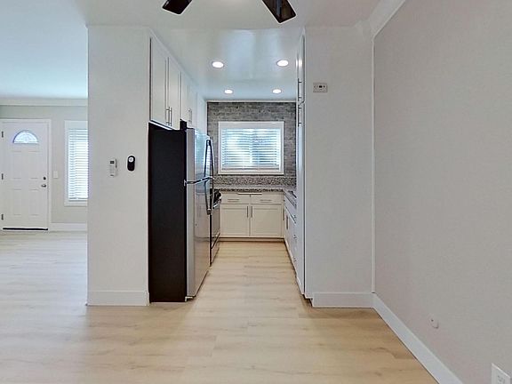 5th image of 1244 Robinson Ave #2