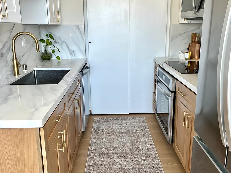 1907 Robinson Ave #403 — Photo 3