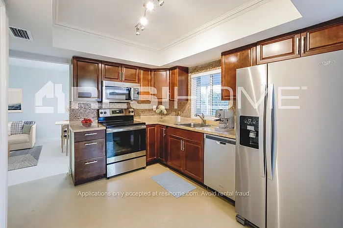 8954 SW 53rd St — Photo 3