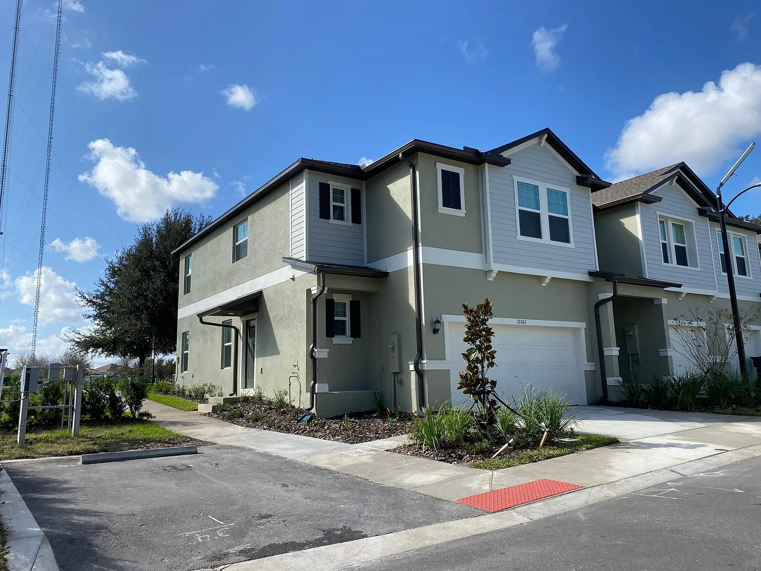3 bed, 2.5 bath, 1851 sqft, $2,450 — Photo 2