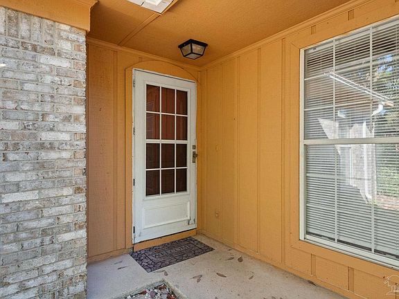 3rd image of 907 Nutmeg Ave
