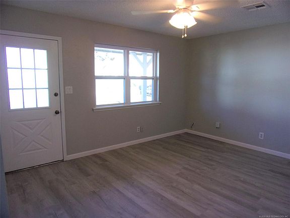 3rd image of 115 W Jordan St